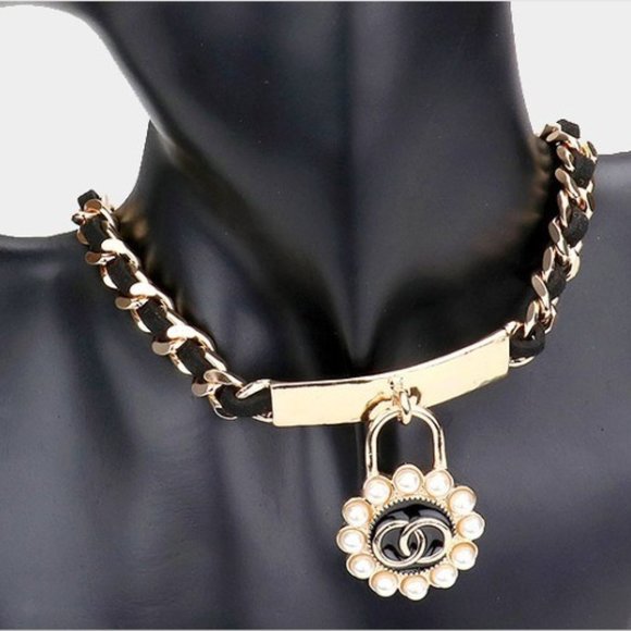 Jewelry - Pearl Black and Gold Pendant Chocker Collar Necklace
